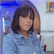 professeur particulier donne des cours de soutien scolaire aux étudiants; des méthodes de dessin au fusain ,peinture, couleur etc